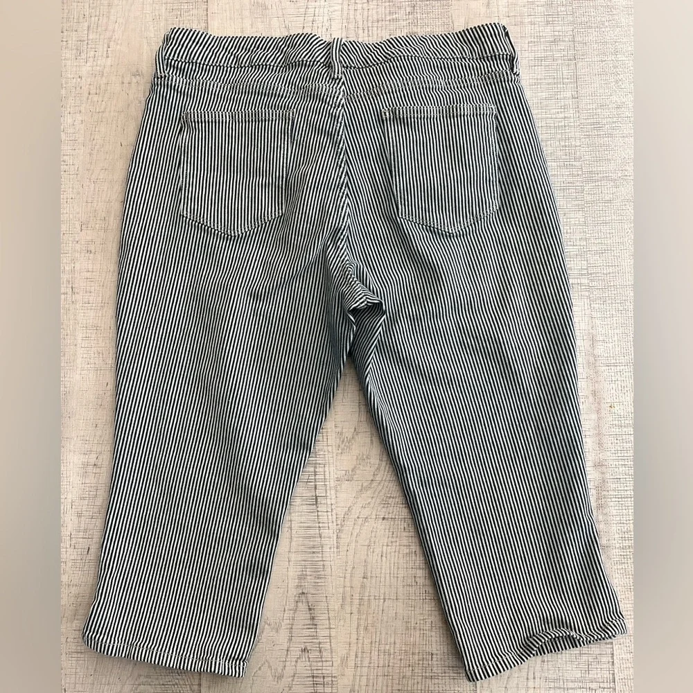 St. John’s Bay Black and White Striped Capri Pants Size 16W - Picture 3 of 7